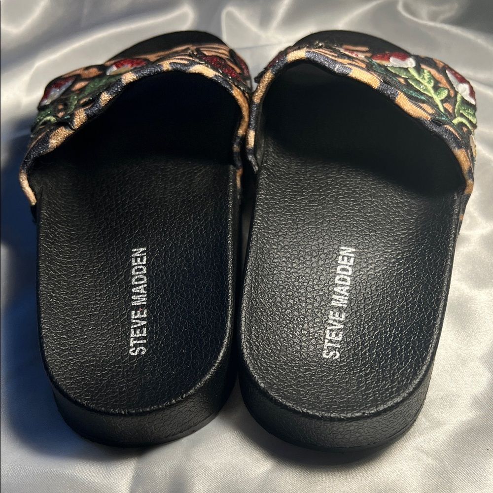 Steve Madden Women's Patches Spotted Print Fabric Slip-On Shoes - - Picture 3 of 7
